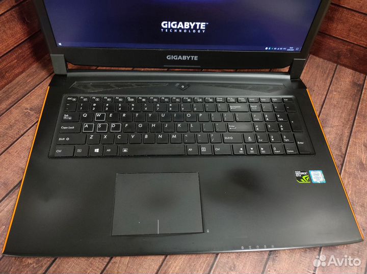 Мощный 17.3 IPS / Core i7 / GTX 1060 / 12 озу