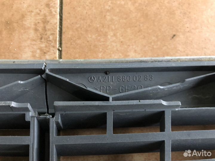 Решетка радиатора Mercedes e211 w211