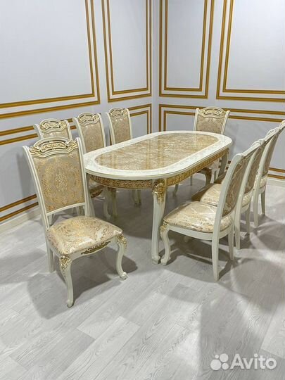 Стол и стулья