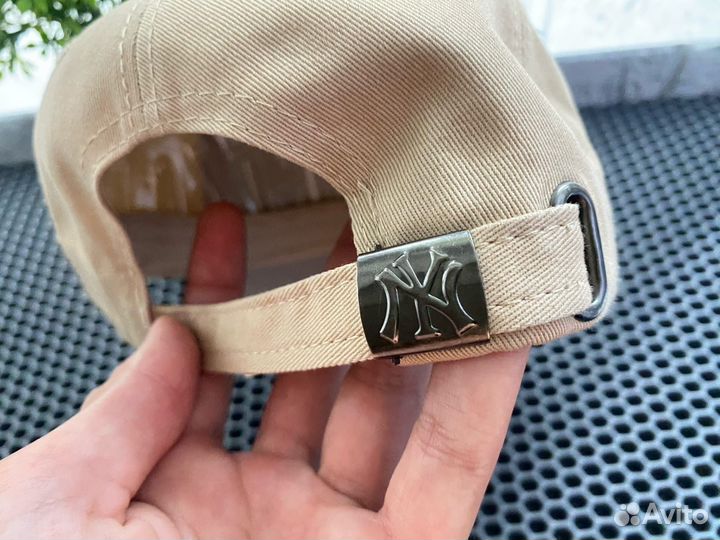 Бейсболка new era бежевая