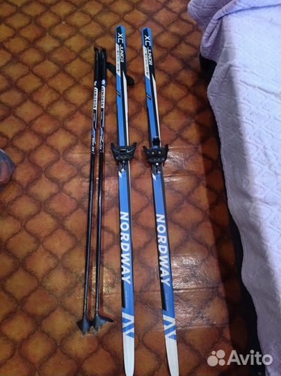 Лыжные ботинки(лыжи в подарок)