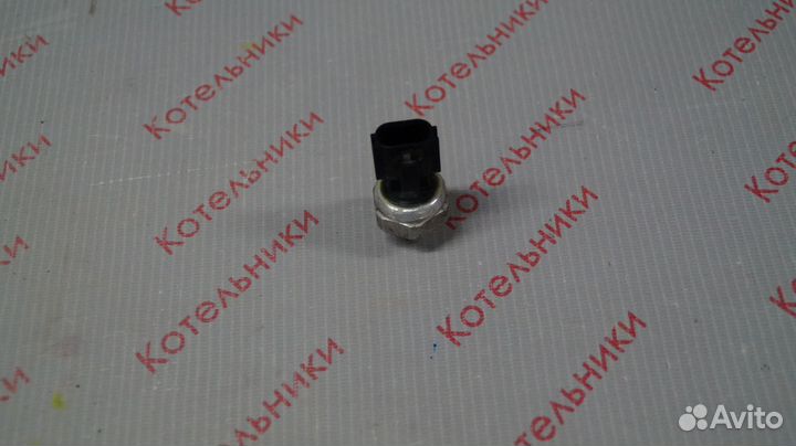 Nissan 92136-6J010 Датчик давления фреона