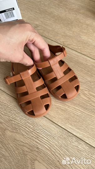 Сандалии zara