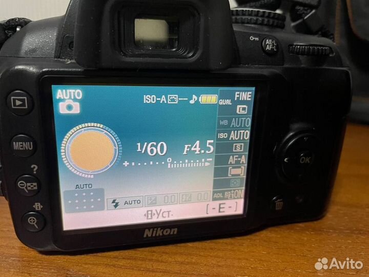 Зеркальный фотоаппарат Nikon D3000 Kit