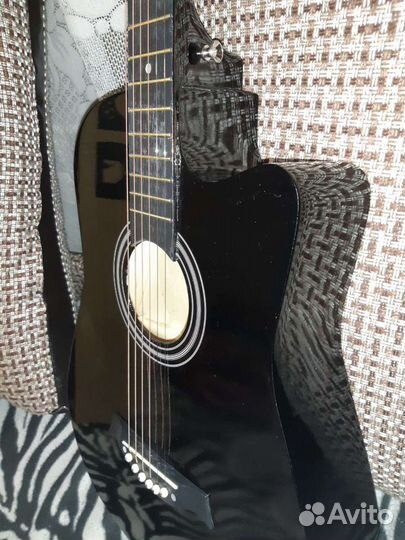 Акустическая гитара новая в упаковке