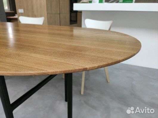 Большой обеденный стол овальной формы из дуба