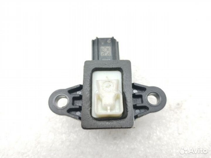 Датчик удара передний левый Land Rover Discovery 5