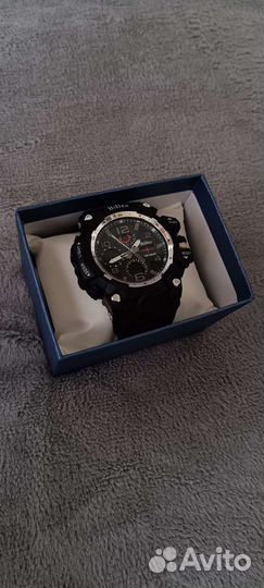 Спортивные водонепроницаемые часы