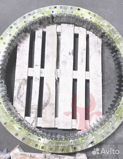 Поворотный круг Komatsu PC400-LC 208-25-61300