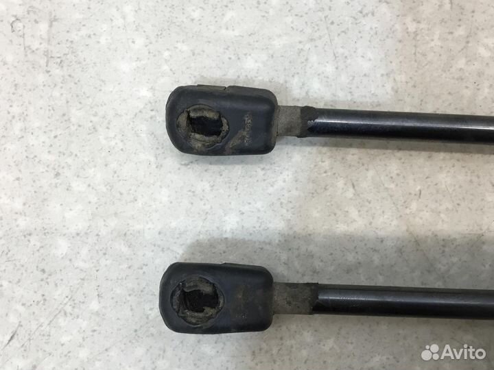 Амортизатор двери багажника Kia RIO 2011-2017