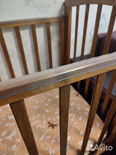 Детская кроватка с поперечным маятником