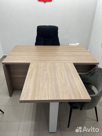 Стол офисный (офисная мебель)