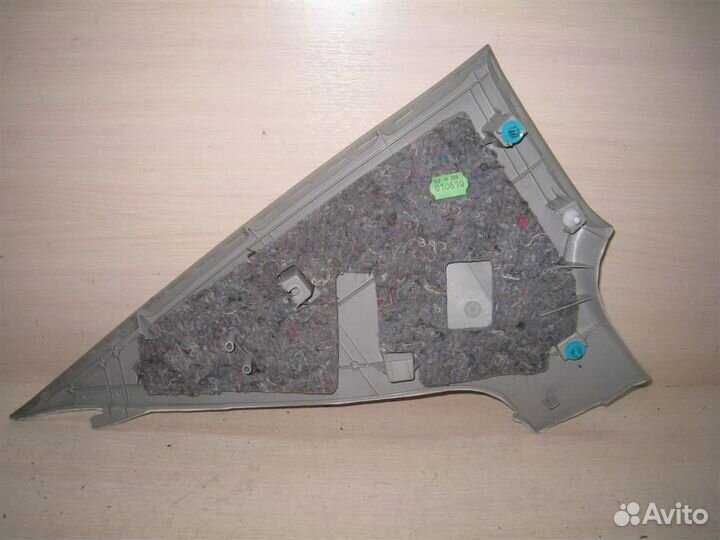 Обшивка правой стойки Toyota Avensis T27 2011
