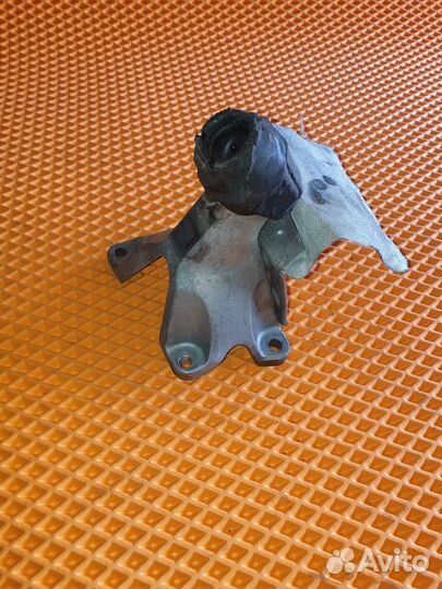 Кронштейн двигателя левый Ауди А5