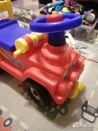 Машинка каталка molto 4x4