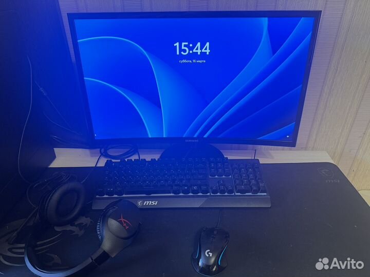 Игровой компьютер с монитором