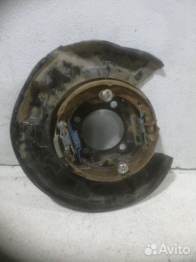 Щиток тормозного механизма задний левый Lexus Is