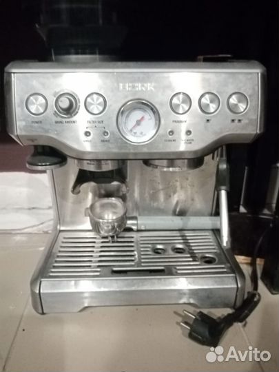 Кофеварка кофемашина - рожковая Bork с кофемолкой