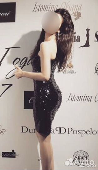 Платье в пайетках s