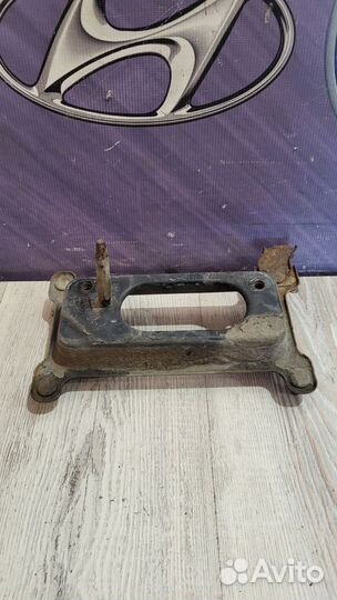 Кронштейн крепление усилителя бампера Hyundai IX35