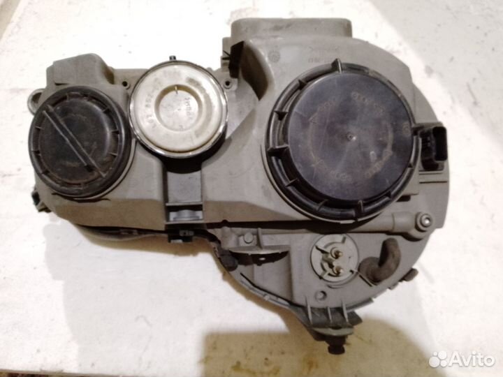 Фара передняя мерседес 210