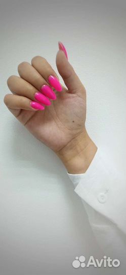 Мастер маникюра.Модель на маникюр.Гель-лак