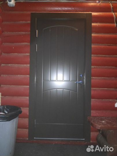 Дверь входная тёплая из массива в финском стиле.М7