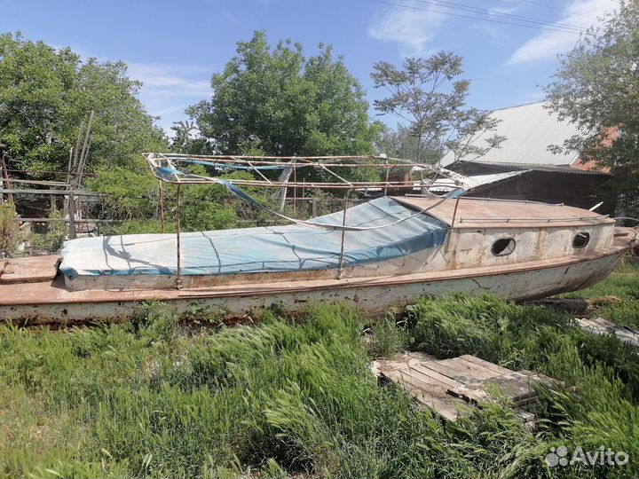 Лодка металлическая с мотором
