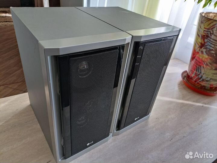 Акустические колонки LG