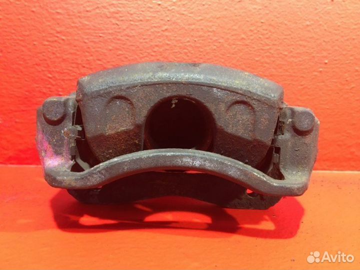 Суппорт передний левый Hyundai Sonata NF G4KC 2007