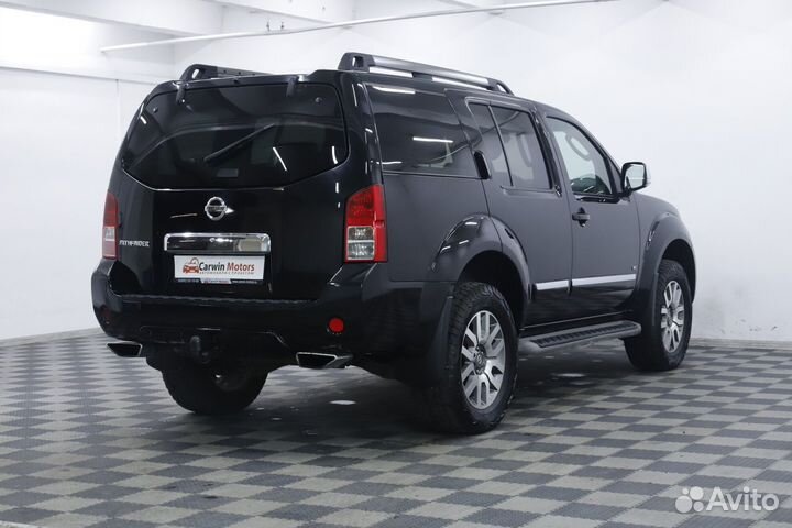 Nissan Pathfinder, 2011