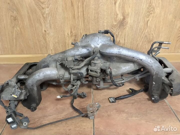 Впускной коллектор subaru в сборе