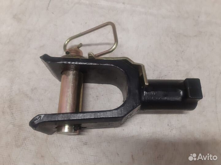 Буксировочный крюк Volvo FH FM