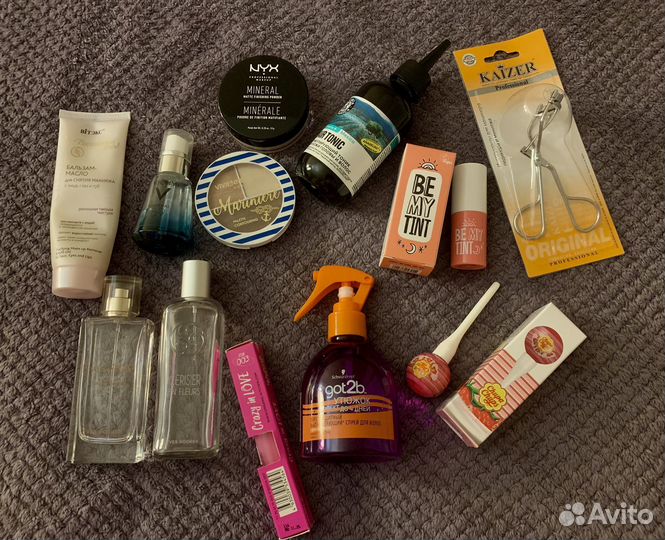 Набор косметики (за все 1100)