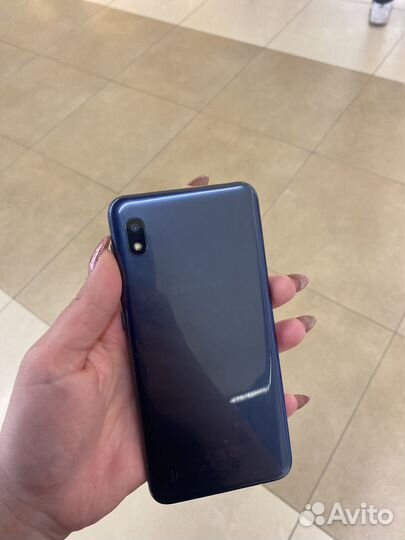 Samsung Galaxy A10, 2/32 ГБ