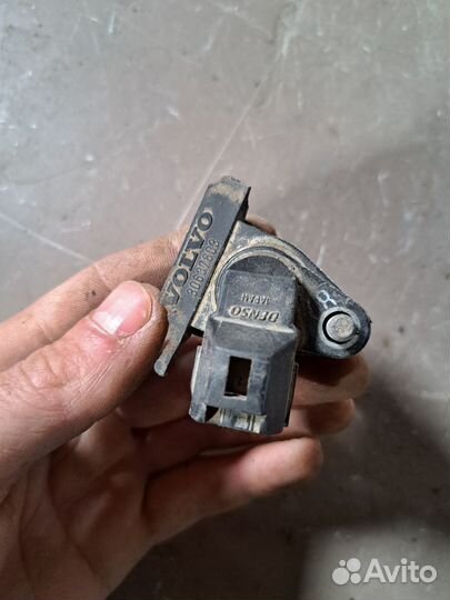 Датчик коленвала кронштейн Volvo S80