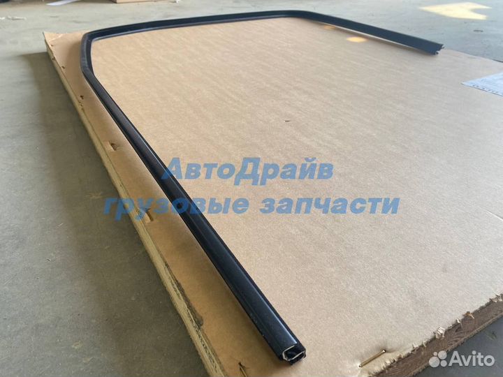 Уплотнитель стекла левой двери Volvo FH4 2013-2019