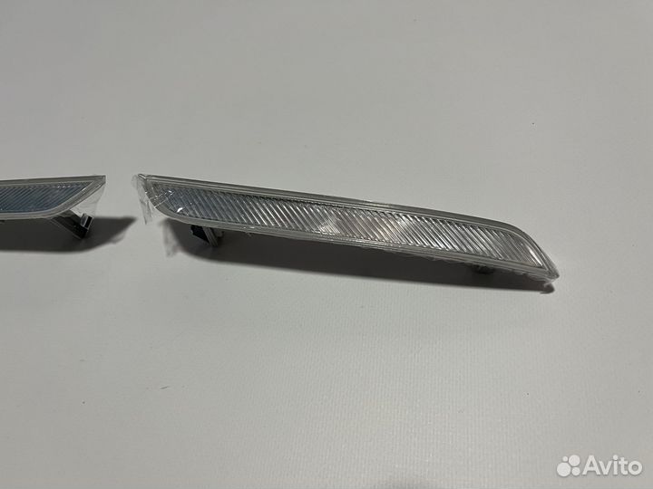 Белые отражатели передних крыльев BMW E71 X6