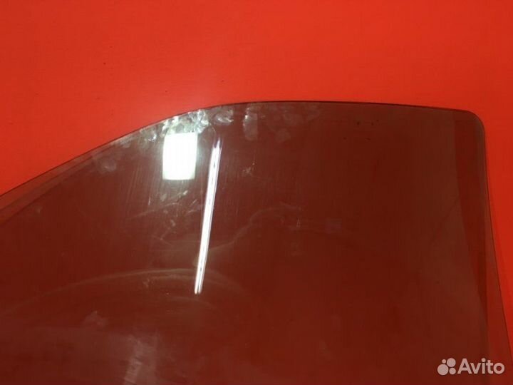 Стекло двери переднее правое Nissan Navara D40