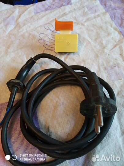 Кабель с кнопкой