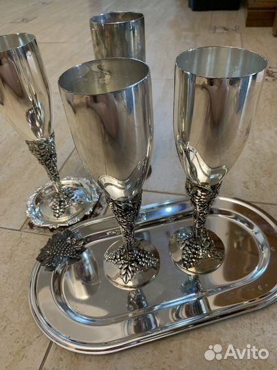 Бакалы с подносом