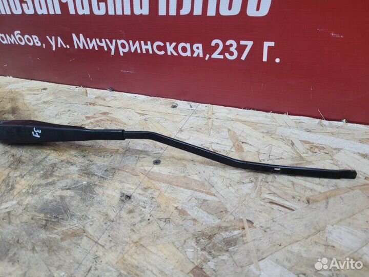 Поводок дворника передний левый Renault Logan