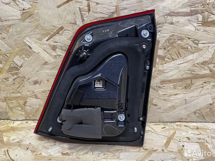 Фонарь левый багажника Toyota Land Cruiser 200