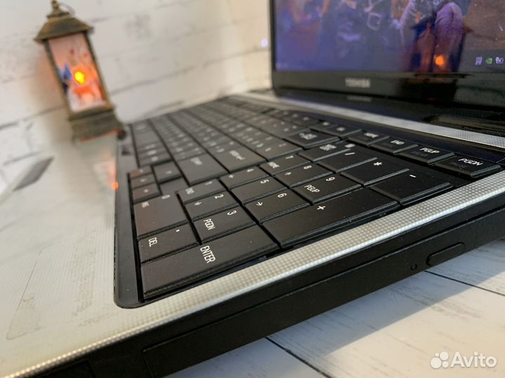 Игровой ноутбук Toshiba i5/4ядра/GT 525M/500gb