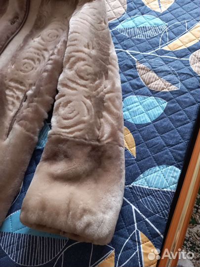 Шуба мутоновая с капюшоном 52 54 размер