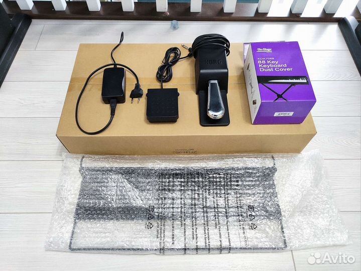 Цифровое фортепиано с набором аксессуаров