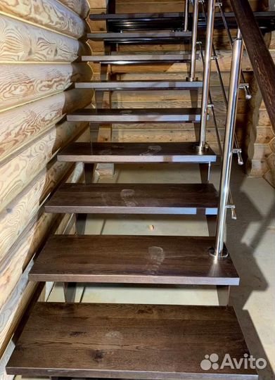 Облицовка лестничного металлокаркаса деревом