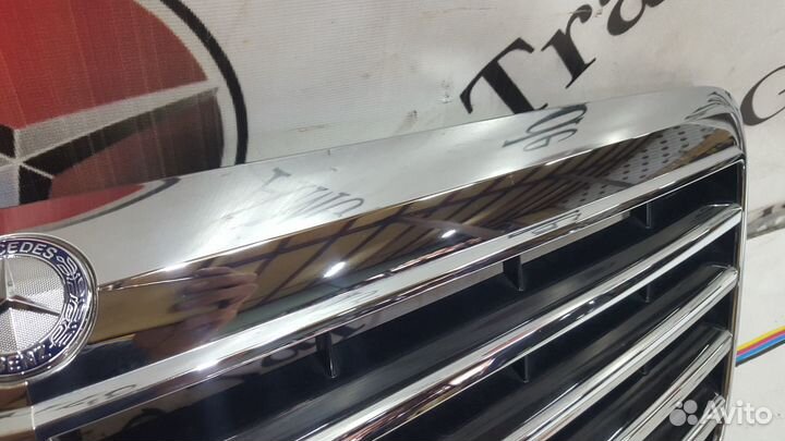 Решетка капота на Mercedes-Benz W211