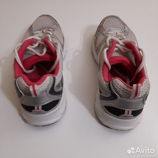 Кроссовки беговые