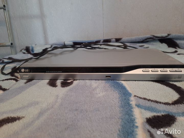 Видеомагнитофон LG